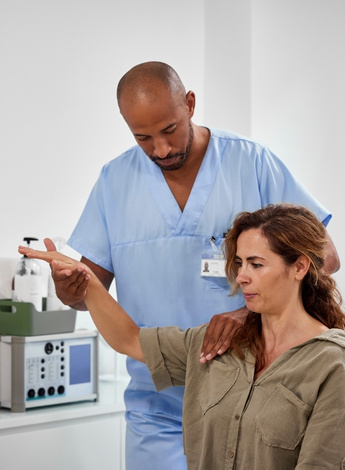 Patient undergoing treatment for frozen shoulder
